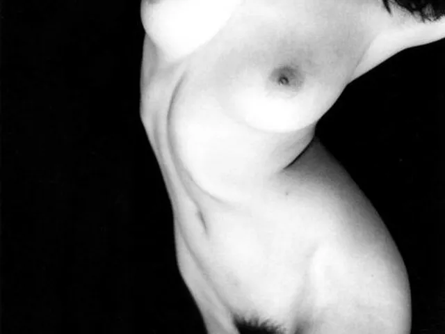 高岡早紀 巨乳で陰毛がもじゃもじゃのヘアヌード画像