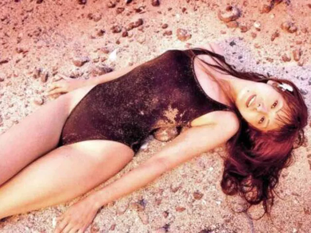 南野陽子・映画でツーンと立った乳首がエロいと噂のヌード水着画像