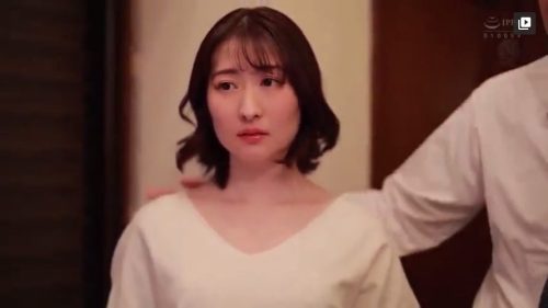 ＜NTR×人妻×中出し＞夫の飲み物に睡眠薬を入れて寝かしその隙に部下の男とエッチする不貞妻ｗ