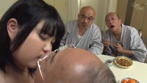 ＜老人男性×ぽっちゃりお姉さん×中出し＞老人介護施設でおじいさん達とエッチする職員！じじいの性欲はこんな歳になってもチンコフル勃起！