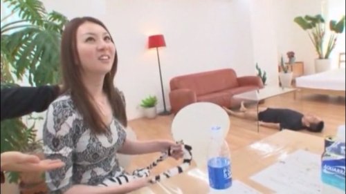 ＜人間便器×中出し×お姉さん＞おしっこしたくなったら寝ているおじさんのお口に入れて下さい！全部綺麗にしてくれます！