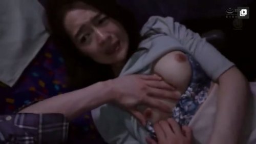 ＜巨乳妻×バスSEX＞乗客の少ない高速バスの中で隣席の巨乳妻とCARセックスをひたすら楽しむ！