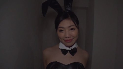 ＜コスプレ×お姉さん＞バニー姿のコスプレをしたお姉さんが男達から輪姦されチンポを突っ込みまくられる始末