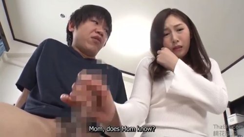 ＜人妻×手コキ射×近親相姦＞「溜まってるの？」僕の新しいお母さんは朝から僕の願いを聞いてくれます！