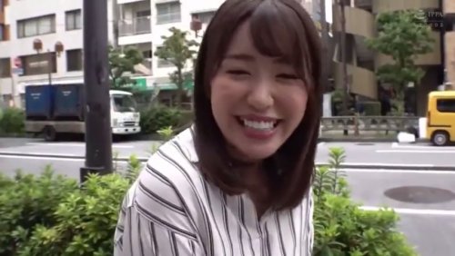 ＜人妻×中出し＞街でナンパした人妻をスタジオに呼んで男優と絡みまくる