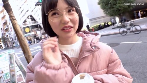 【初愛ねんね】《素人×ナンパ》普段はメガネを掛け地味なシロウトお姉さんが脱いだらHカップの爆乳だったので言葉巧みに３Pセックスしたら鬼エロだった件ｗ