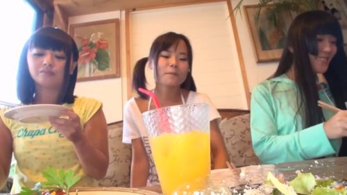 【辻井ゆう･加賀美シュナ･青井いちご】《ナンパ×美少女》某海岸で見付けたまだ男性経験がない未●熟な女の子をお菓子で誘惑しパイパンマンコに何度もハメまくったｗ