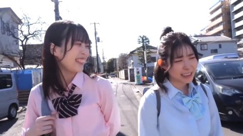 【天馬ゆい･沙月恵奈】《エロ動画×JK･筆おろし》「ウチらが童貞を卒業してあげるから❤」放課後はクラス男子達童貞君の筆おろしをしてくれたビッチJK女の子