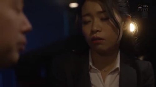 【浜辺栞帆】《エロ動画×OL･レイプ》出張先で同じ部屋になり嫌いな上司と一晩一緒に過ごすことになりレイプされたOLお姉さんｗ