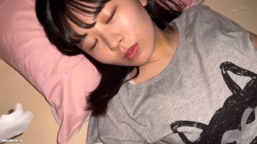 【柏木こなつ】《エロ動画×妹･近親相姦》僕は大人の身体になった妹の寝込み中に半強引に襲ってしまった件