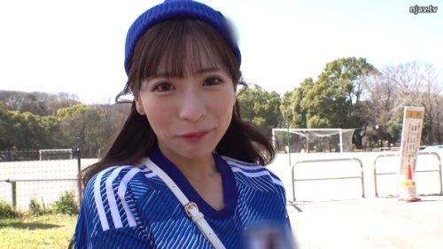 【小那海あや】《エロ動画×美少女･デビュー作》SNSで話題殺到！某サッカーの国際試合のテレビ中継で応援席に居た可愛すぎる美女サポーターがAVデビュー