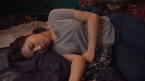 【吉澤友貴】《エロ動画×人妻･レイプ》町内会の集まりで参加したキャンプで美人奥さんが鬼畜男達の餌食になり夜這いされた挙句に輪姦レイプ