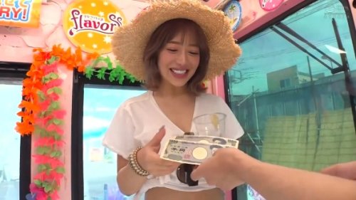 《エロ動画×ギャル･MM号》夏の海でナンパしたギャルをマジックミラー号に誘い込み謝礼を渡しながら服を脱がせるｗ