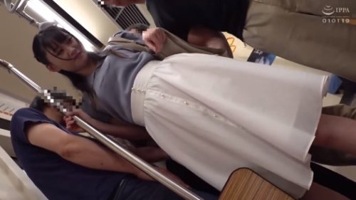 【ゆめ莉りか】《エロ動画×JD･痴漢》大学生のお姉さんが電車で痴漢被害に遭い潮吹きしてしまった…