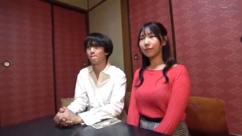 【橘京花】《エロ動画×モニタリング》友達同士を１つの部屋に放置してみると…