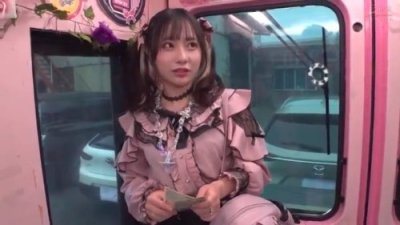 《エロ動画×MM号》街中で暇そうなコスプレ女子をナンパしてマジックミラー号でおプロのテクでイキまくりｗ