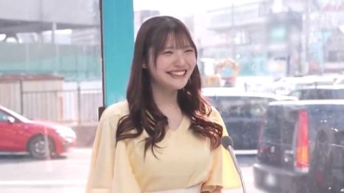 《エロ動画×MM号》高学歴女子限定！女子アナになる為の練習しませんか？とマジックミラー号へ誘い込み男優のチンポを挿入したまま原稿を読まされる始末