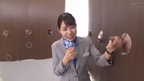 【南まゆ】《エロ動画×CA･射精ゲーム》壁から飛び出たチンポを射精させると賞金が出る企画でCAのお姉さんが制服を汚しながら挑戦！