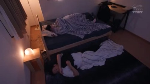 【佐々木さき】《エロ動画×JD･寝取り》宅飲みで酔った男達は寝てお姉さんが彼氏いるにも関わらす他人棒に寝取られた件