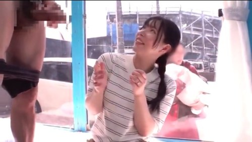 《エロ動画×MM号》産後間もない奥様をマジックミラー号に誘い込み素人君の筆おろしのお手伝い！