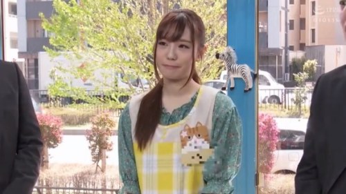 《エロ動画×素人･MM号》街で見かけた保育士さんをナンパしマジックミラー号へご案内！謝礼を受け取りエッチなモニタリングに参加！