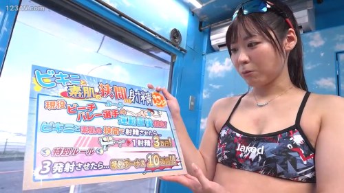 《エロ動画×MM号》夏の海でビーチバレーしていたギャルをナンパしてマジックミラー号でエッチな企画！変態男子をパイズリで射精させよ！