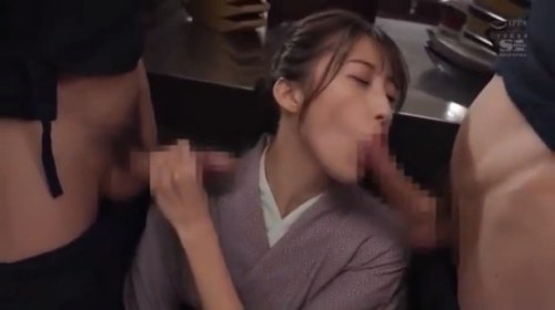 【星宮一花】《エロ動画×お姉さん･肉便器》とある旅館のバイト君達に次々と肉便器にされ性欲処理をさせられる美人女将