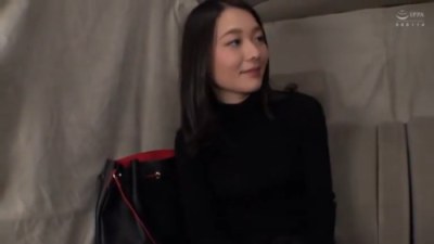 《エロ動画×素人･人妻》旦那に相手にされない美人妻をナンパしてロケ車で口説き落としホテルで我慢していた欲求を爆発させた姿