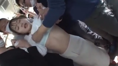 《エロ動画×OL･痴漢》逃げ場のない空間で激しい攻めに翻弄される女性が身体の奥底から湧き上がる欲望のままにすべてを委ねてしまう瞬間