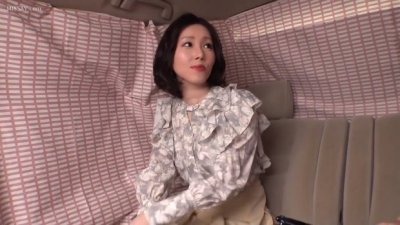 《エロ動画×素人･人妻》ロケ車で誘った巨乳の素人セレブ妻。ネイルサロンを経営する美しき人妻をホテルへ連れ込み中出し