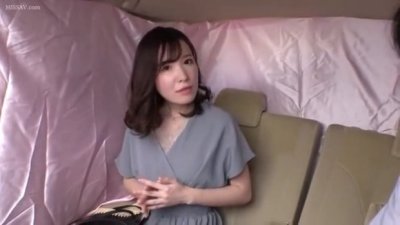 《エロ動画×素人･人妻》タワマン住まいの結婚6年目巨乳妻をナンパ！2年レスの欲求不満パイパンをホテルで生中出し