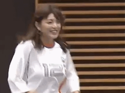 【gif】三谷紬の谷間おっぱいが揺れまくりでエロいｗｗｗｗ