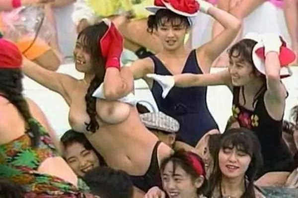昭和のテレビ、おっぱい丸出しだったｗｗｗｗ