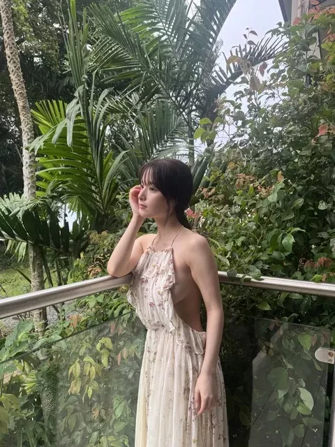 葉月くれあのノーブラ横乳おっぱい！乳首見えてるんじゃないかと話題にｗｗｗｗ