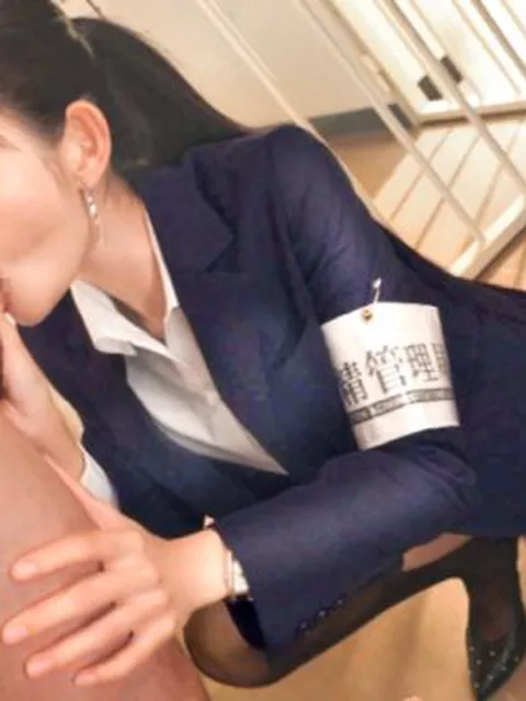 【八掛うみ】法定基準を超えた精子をため込んだ性欲違反者の精子を膣穴で抜き切る美少女射精執行官！