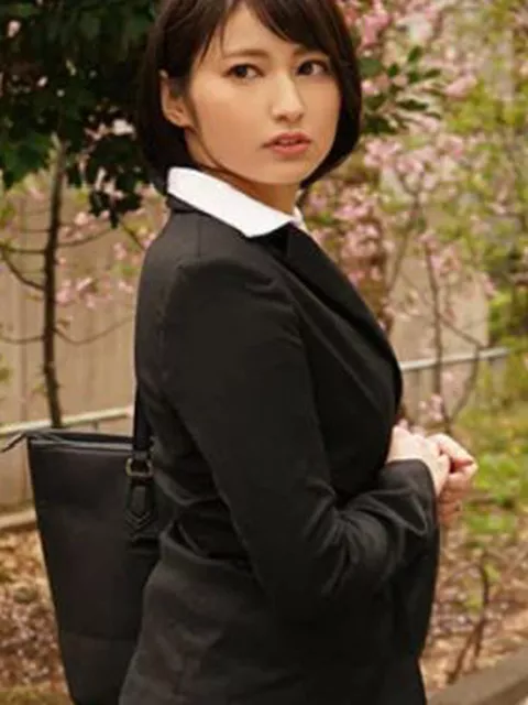 【本田瞳】相部屋になった美人上司の衣類を脱がせると眩い程の柔らか美ボディで欲情あまり犯した！