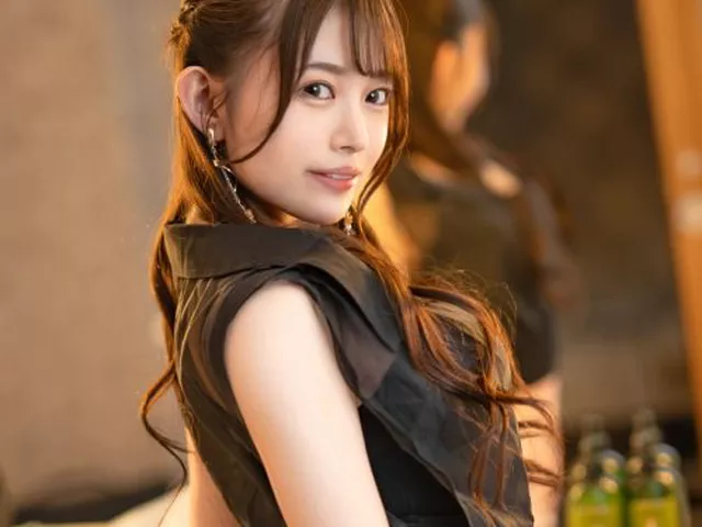 ソファでケツ穴おっぴろげる銀座の一流港区女子ひなこさん