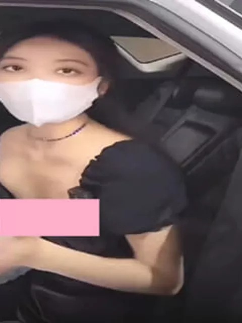 【動画】自動車販売員の女の子、乳首ポロリを撮られエロいと話題になってしまうｗｗｗ
