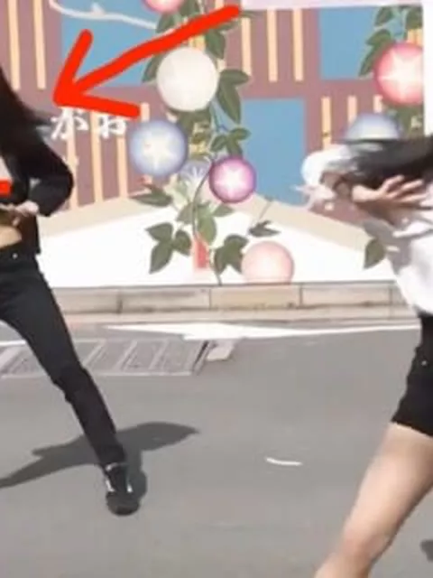 文化祭のダンス中に乳首ポロリしちゃう日本の女子大生の動画、エロすぎると海外で話題にｗｗｗ