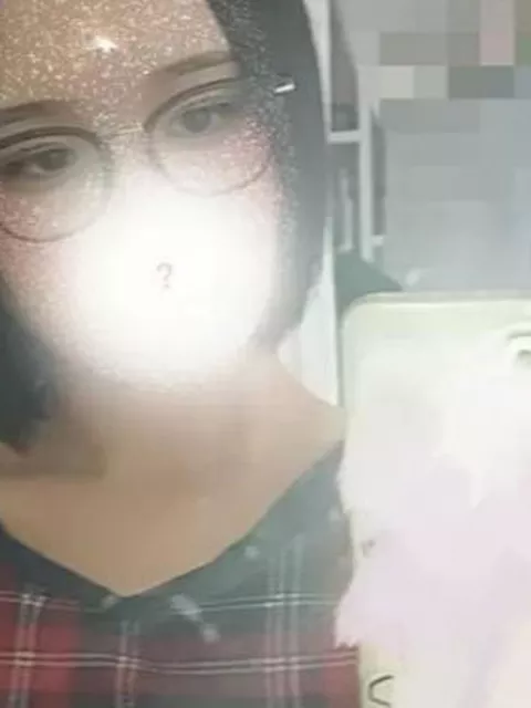 【個人撮影】爆乳ムニュムニュ♡真面目そうな眼鏡お姉さんがデカパイ丸出し揉み揉み動画をSNS投稿！