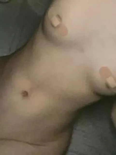 【個人撮影】肉便器感がヤバい！香川県の童顔女子20歳がスレンダー美パイパン全裸ヌードを顔出し公開！