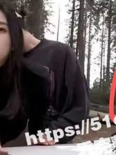 【衝撃】山でセ○クス中の美女の後ろから熊が襲い掛かってくる写真、その元動画がこちらです…