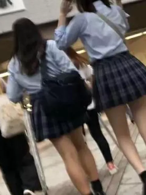 【盗撮】JKの風パンチラ！暴風雨の予報が出ると横浜駅周辺に出没するパンチラ撮り師の功績！