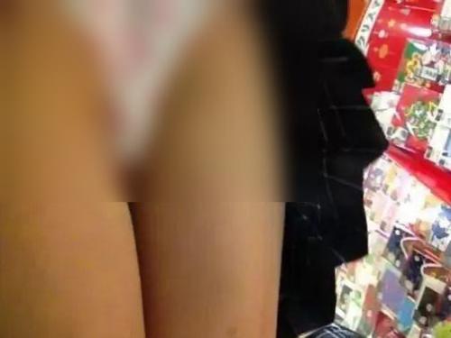 【盗撮】本物はダメだって！偶然を装って放課後女子校生のスベスベ下半身からパンチラを隠し撮り！