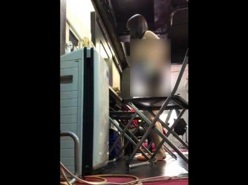 【盗撮動画】撮影会の闇！競泳水着に着替えるモデルギャルの丸出し着替え映像を極秘入手！