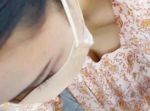 【HQ盗撮動画】清楚系美人ギャルの胸チラ＆パンチラ！逆さ撮りで腹チラから最後には乳首GETの決定的瞬間！