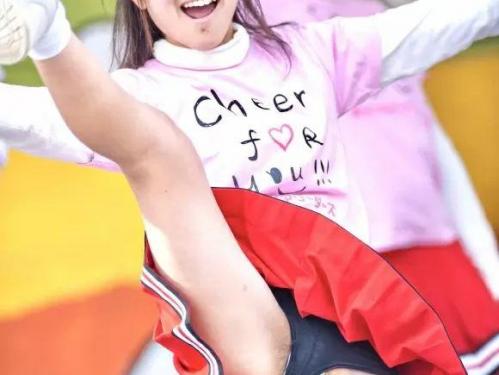 【盗撮】黒いもの激写！某大学のチアリーディングの爽やかお嬢さんの剛毛露出パンチラを激写！