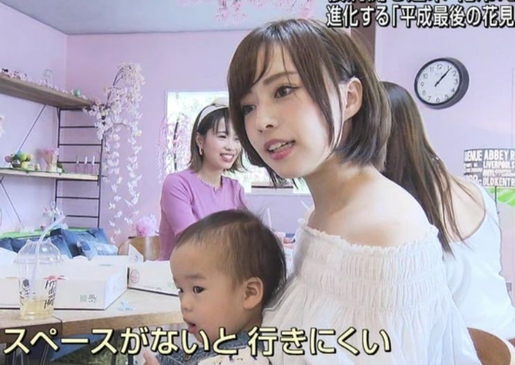 【画像】テレビ映った花見客の人妻女性が美人すぎると話題にｗｗｗｗｗｗｗｗｗ