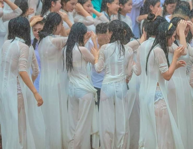 【画像】雨が降ったベトナム、ド工ロい街へと変貌するｗｗｗｗｗｗｗｗｗｗ