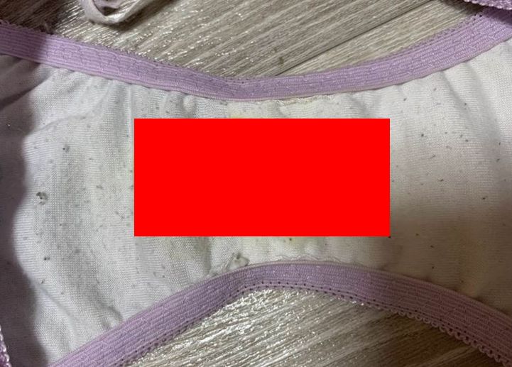 【画像あり】女のパンツ汚すぎ‼ これ、マ〇コ舐めるの無理だろｗｗｗｗｗｗｗｗｗｗ